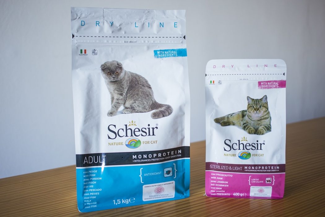 Schesir Dry Line è formulata con ingredienti naturali, più vitamine e minerali: e piace tantissimo ai nostri amici animali!
