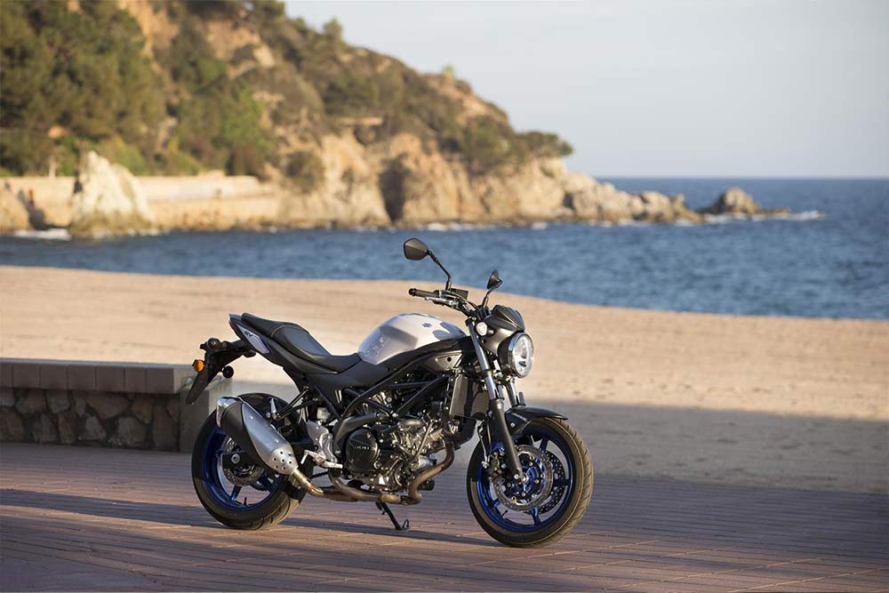 Vivi l'emozione della velocità con Suzuki SV650 Abs: la moto per tutti!