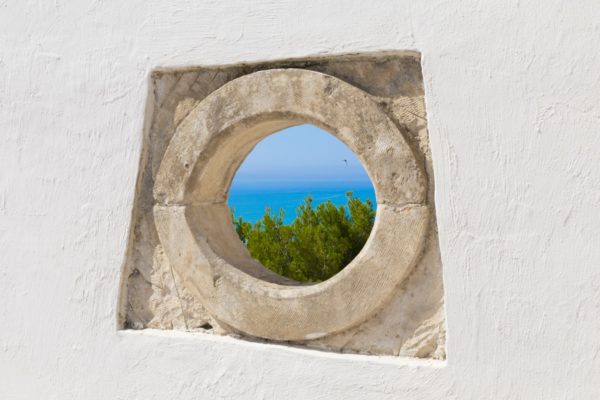 mare da un oblo locanda del carrubo gargano